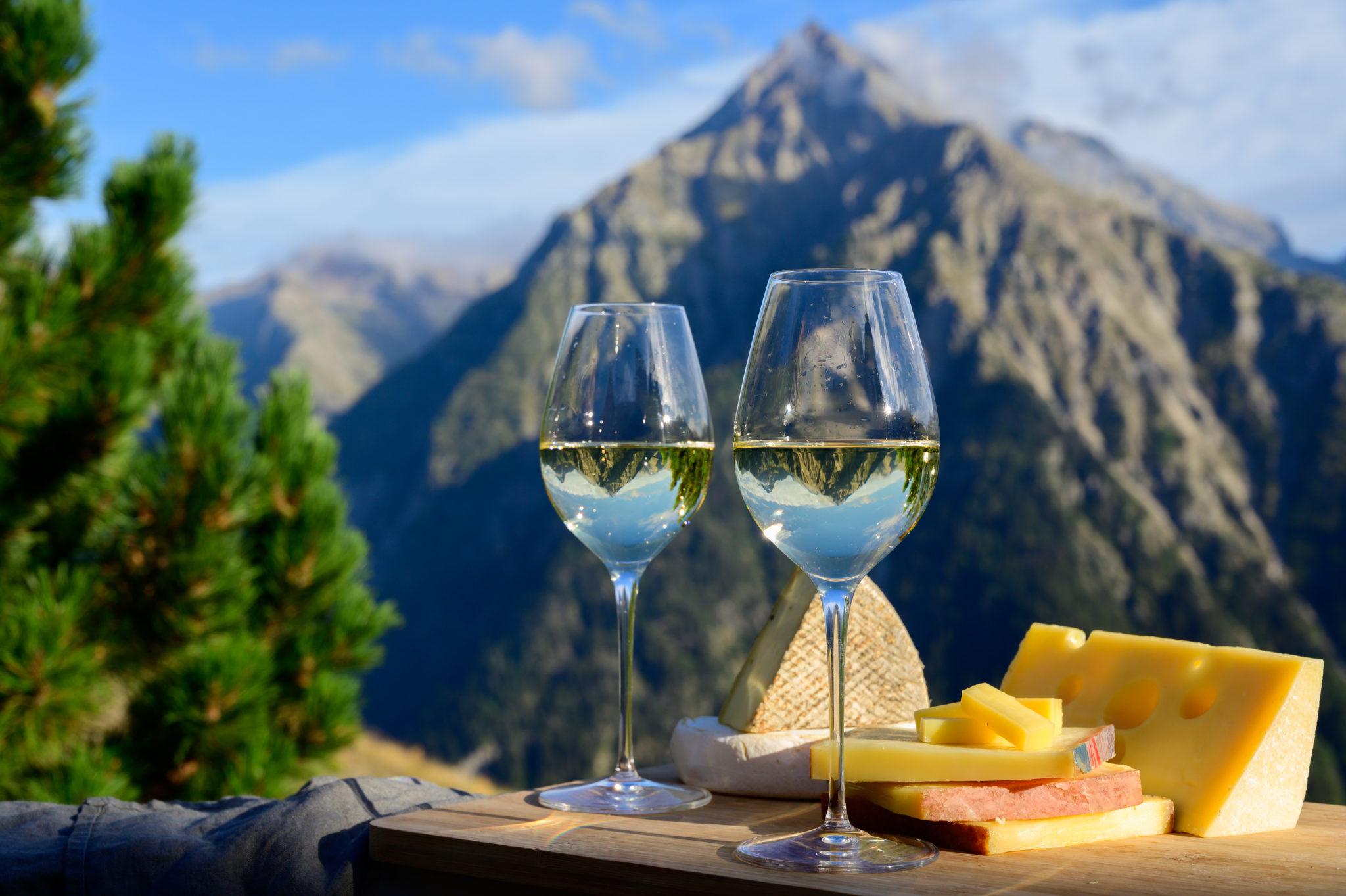 Oenotourisme en Savoie, les vins, sites et recettes à découvrir cet hiver  en station - Oenotourisme