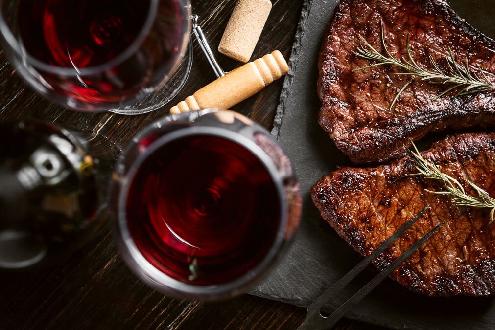 Viande et vin rouge
